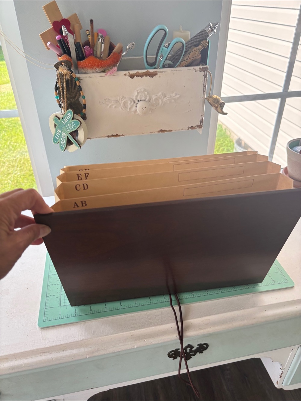 Wood Grain Portfolio with Elastic Closure - Dark Brown - Picture 5 of 7